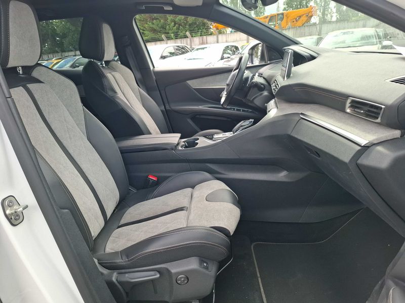 Peugeot 3008 1.6 Hybrid 4 300 GT — zdjęcie 10