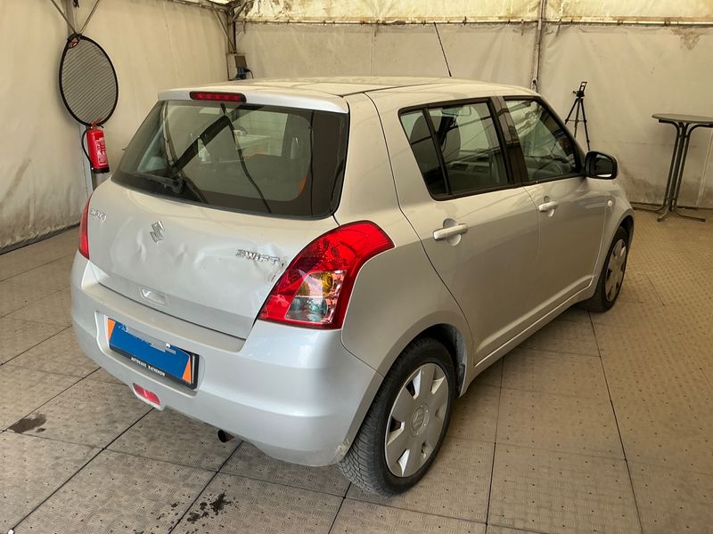 Suzuki Swift 1.3 Comfort — zdjęcie 2