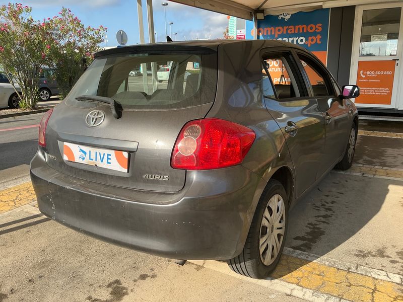 Toyota Auris 1.4 Turbodiesel Basis — zdjęcie 2