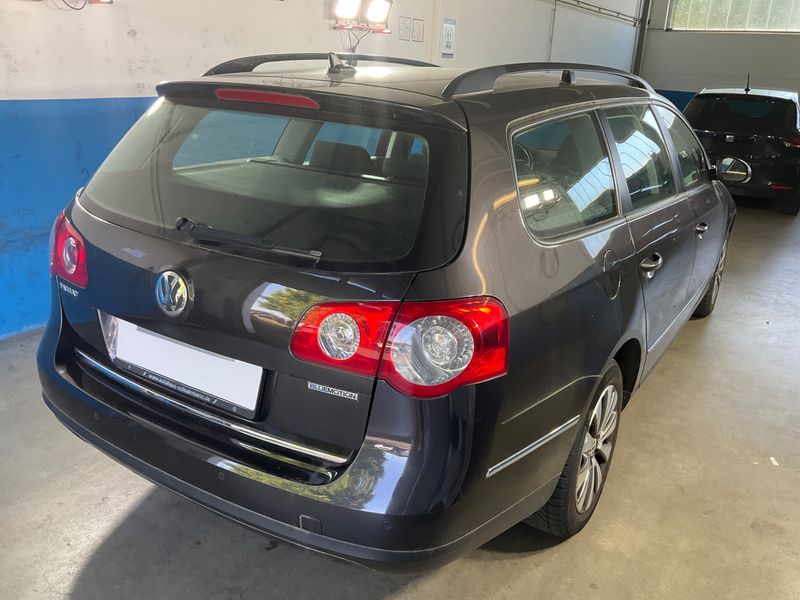 Volkswagen Passat 1.9 TDI BlueMotion Tech — zdjęcie 2