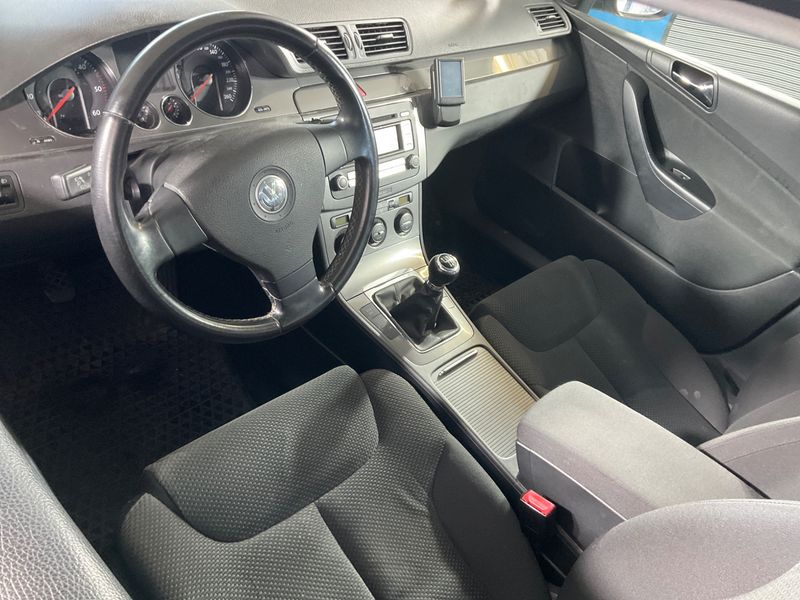 Volkswagen Passat 1.9 TDI BlueMotion Tech — zdjęcie 3