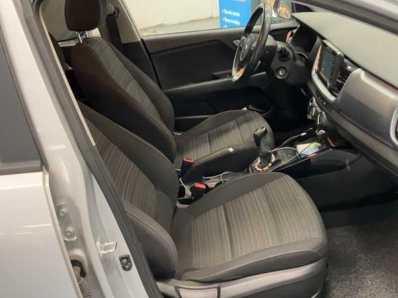 Kia Stonic 1.4 Active — zdjęcie 11