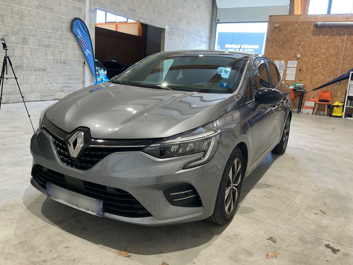 Renault Clio 2023 — photo 1
