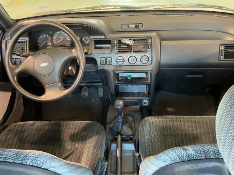 Ford Escort 1.4 CLX — zdjęcie 12