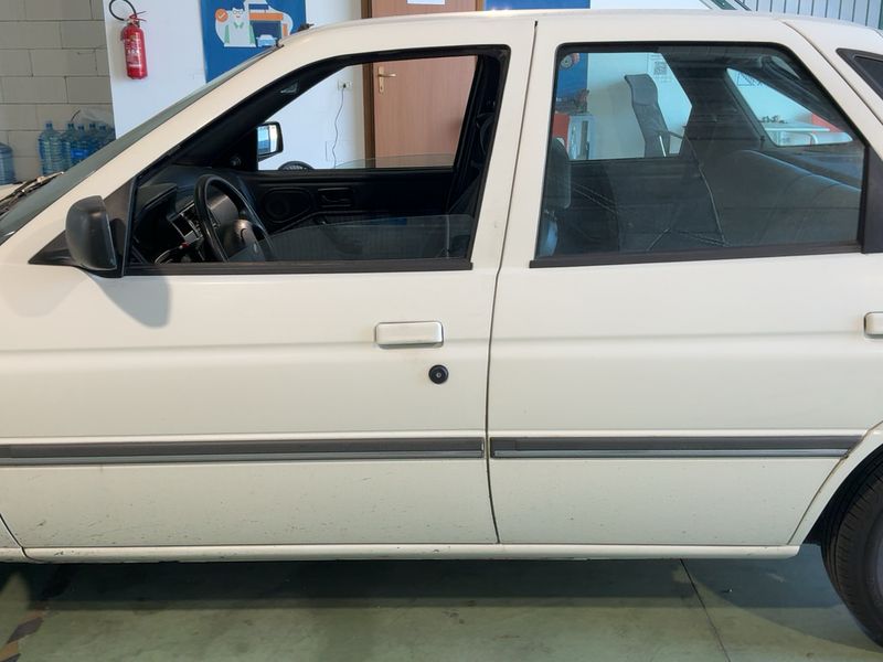Ford Escort 1.4 CLX — zdjęcie 4