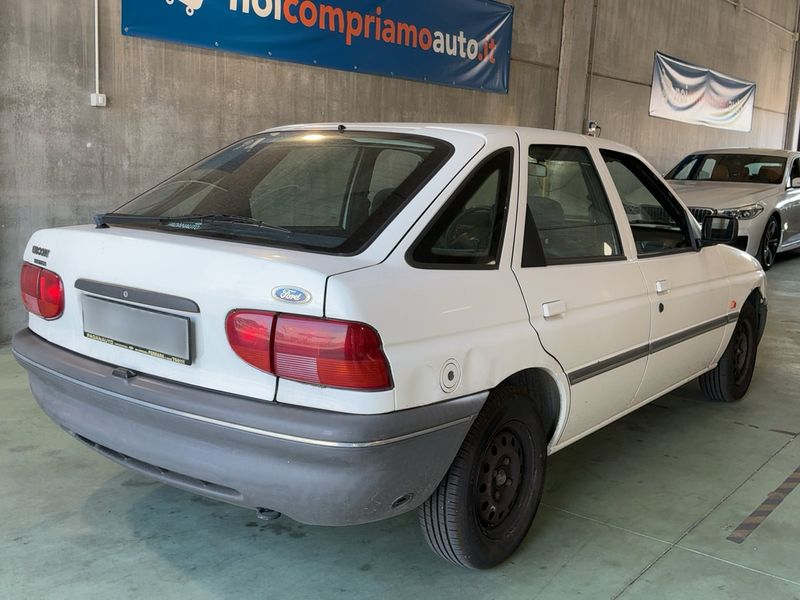 Ford Escort 1.4 CLX — zdjęcie 6