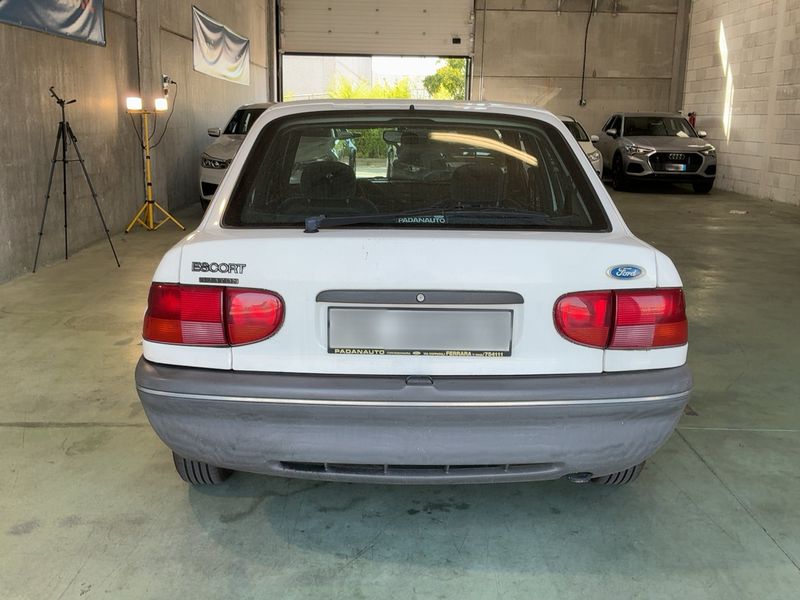Ford Escort 1.4 CLX — zdjęcie 5