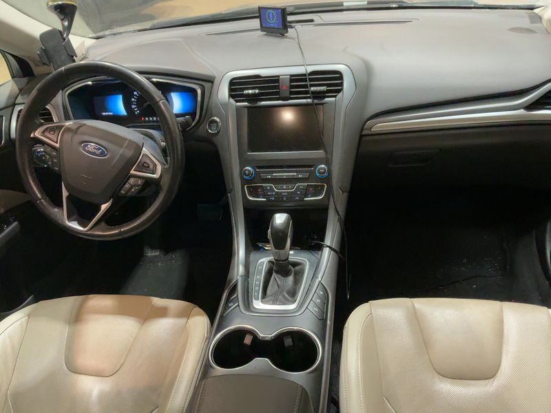 Ford Mondeo 2.0 Hybrid Titanium — zdjęcie 12
