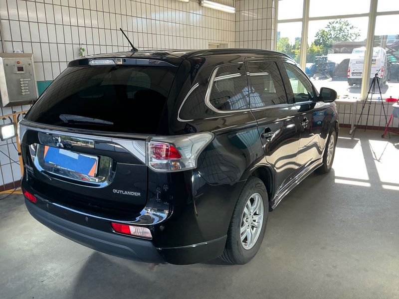 Mitsubishi Outlander 2.2 DI-D Invite ClearTec 2WD — zdjęcie 2