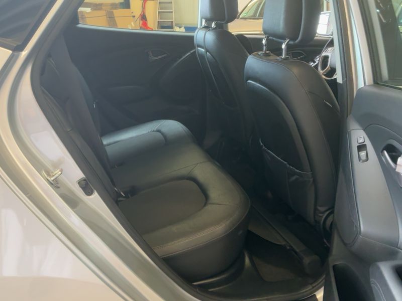 Hyundai ix35 1.7 CRDi FIFA World Cup Edition 2WD — zdjęcie 14