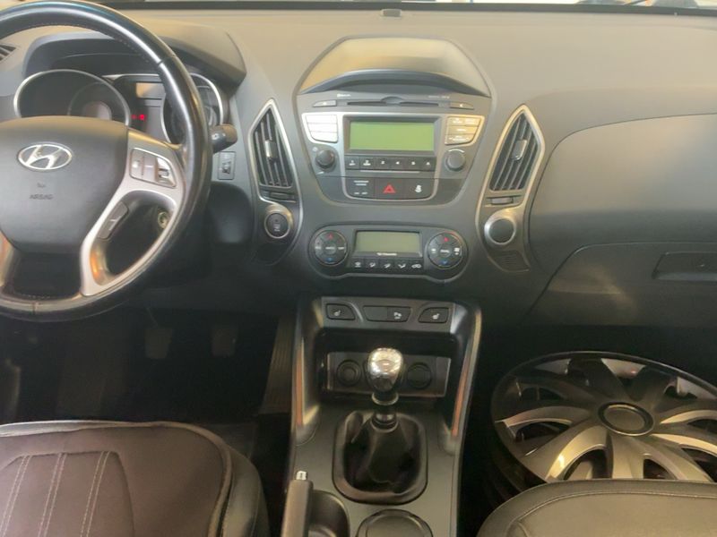Hyundai ix35 1.7 CRDi FIFA World Cup Edition 2WD — zdjęcie 12