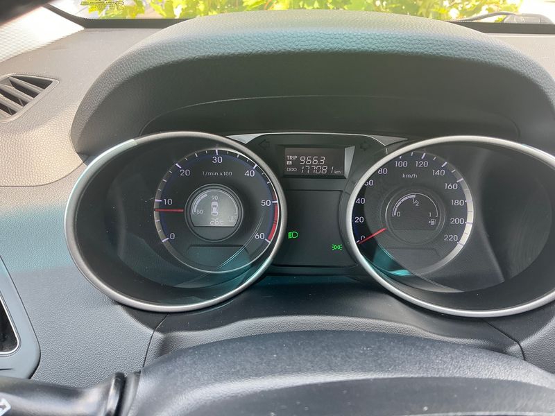 Hyundai ix35 1.7 CRDi FIFA World Cup Edition 2WD — zdjęcie 13