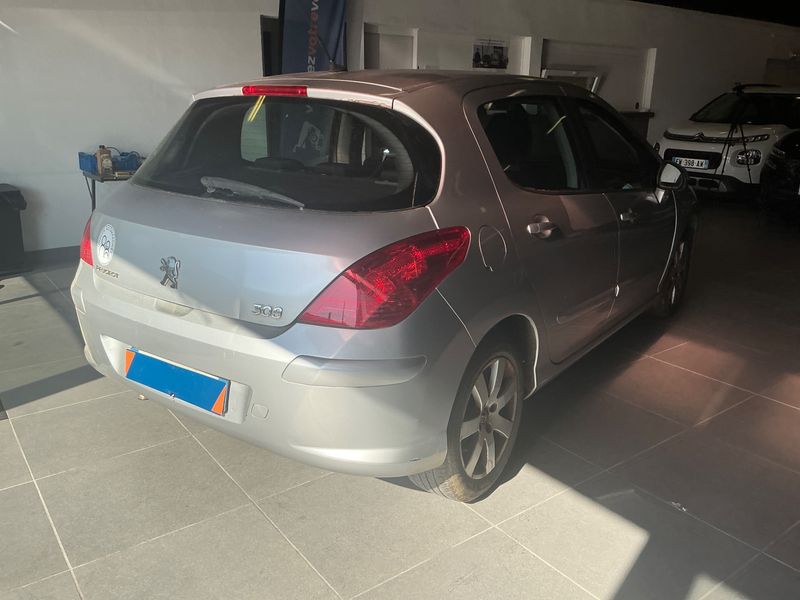 Peugeot 308 1.6 Premium — zdjęcie 2