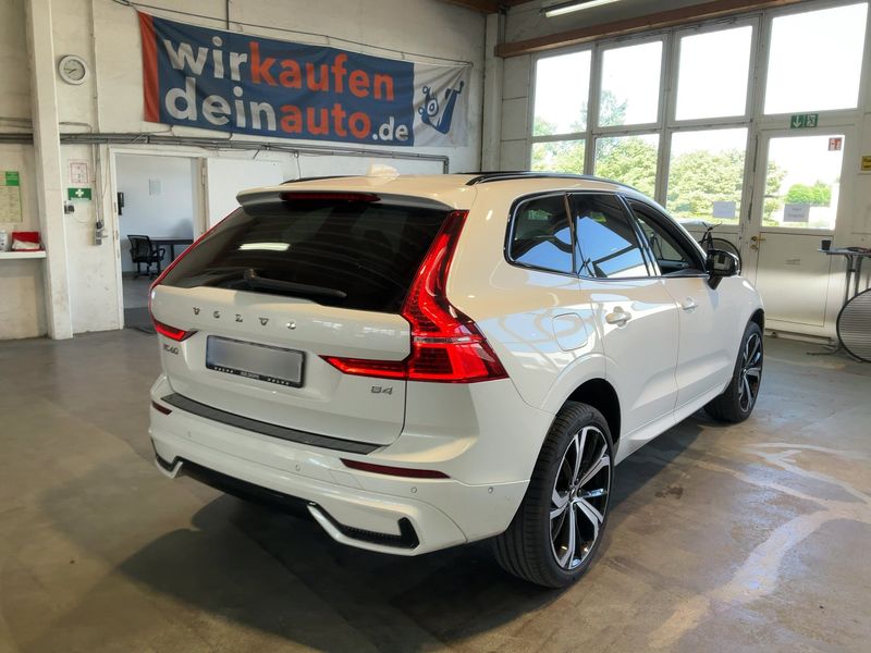 Volvo XC60 2.0 B4 Mild-Hybrid Plus Dark 2WD — zdjęcie 6