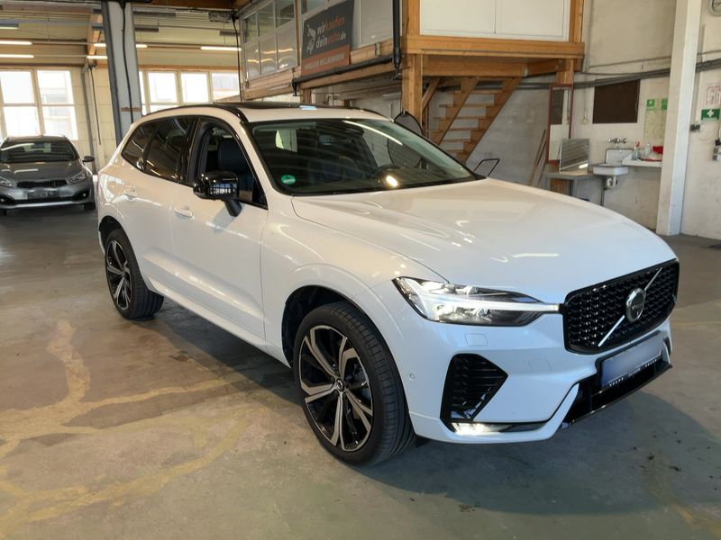 Volvo XC60 2.0 B4 Mild-Hybrid Plus Dark 2WD — zdjęcie 8