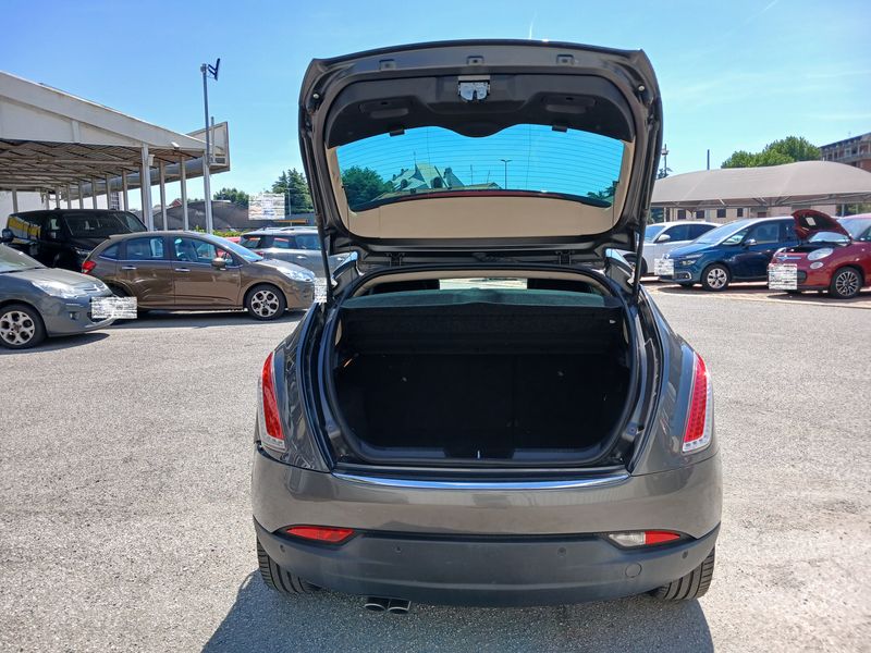 Lancia Delta 1.6 Diesel Platinium — zdjęcie 9
