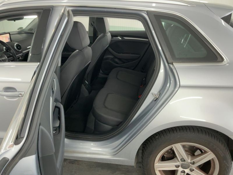 Audi A3 Sportback 1.5 TFSI ACT — zdjęcie 14