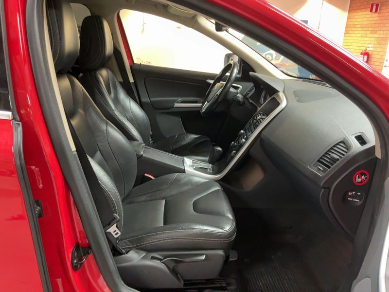 Volvo XC60 2.4 D5 R-Design AWD 2011 – снимка 16
