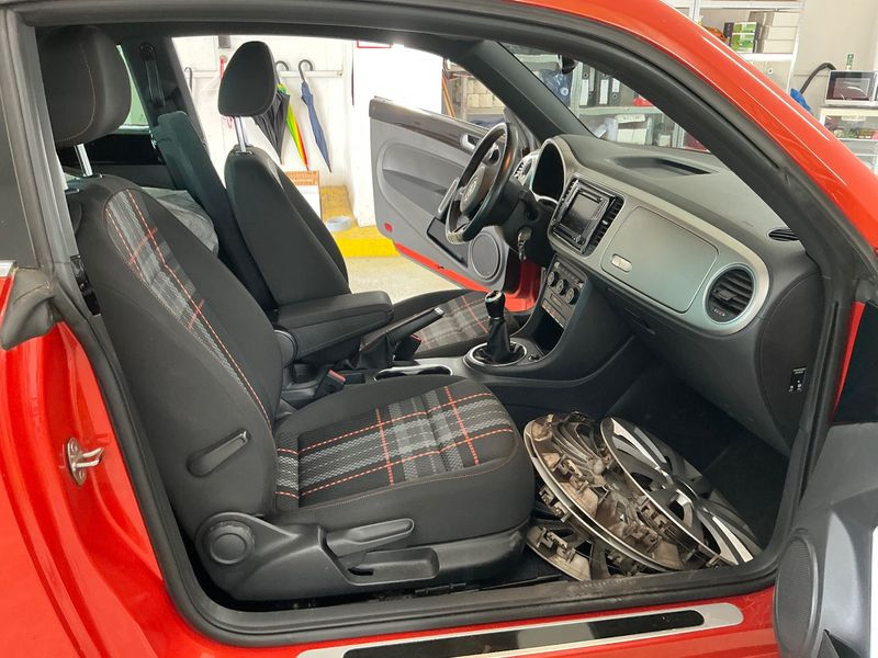 Volkswagen Beetle 1.2 TSI Club BlueMotion Tech — zdjęcie 11