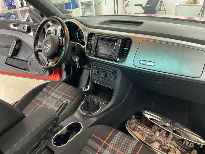 Volkswagen Beetle 1.2 TSI Club BlueMotion Tech — zdjęcie 12