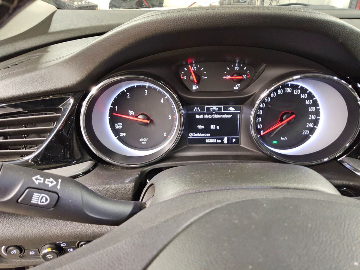 Opel Insignia 2017 — photo 29