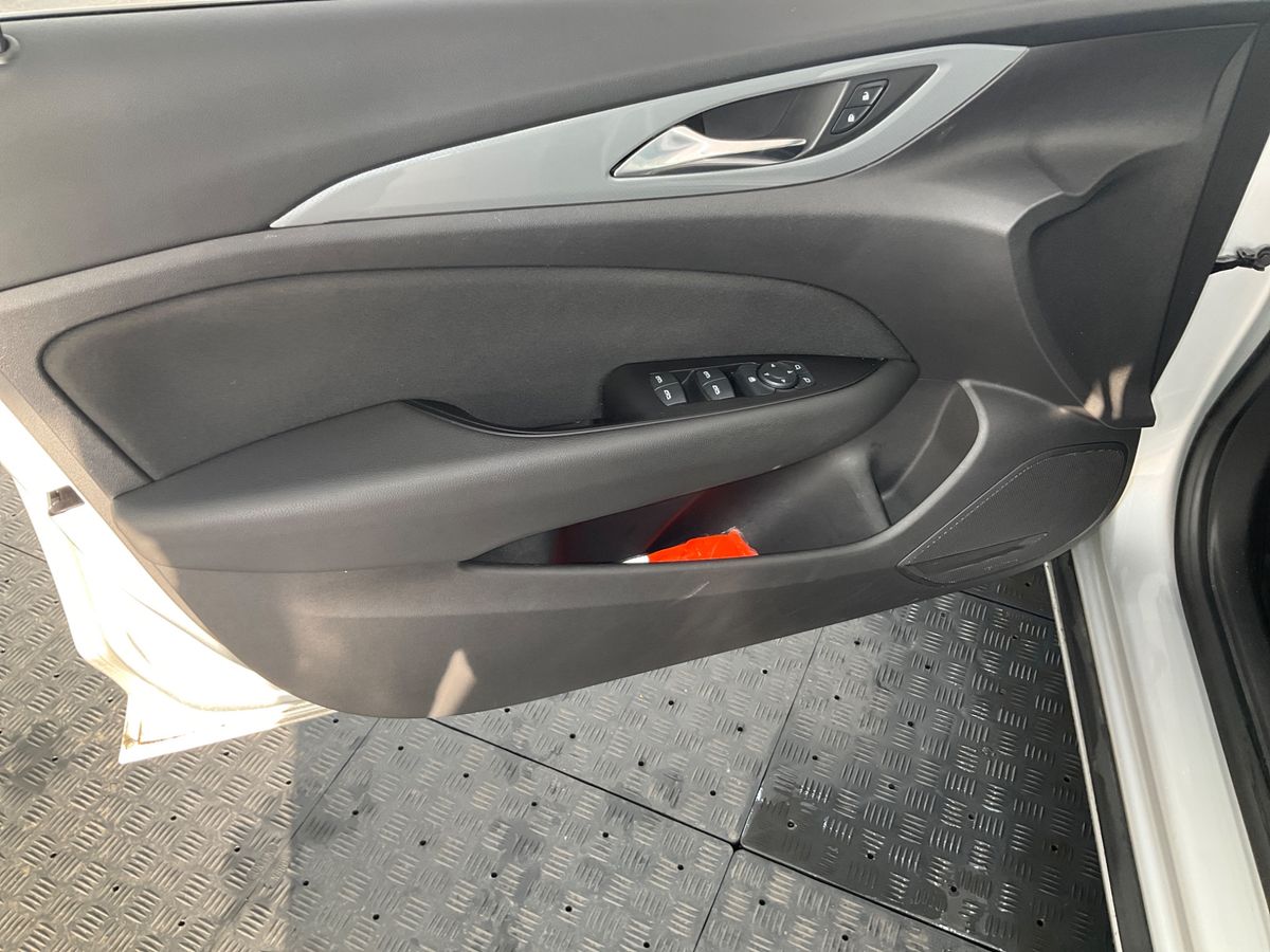 Opel Insignia 2017 — photo 34