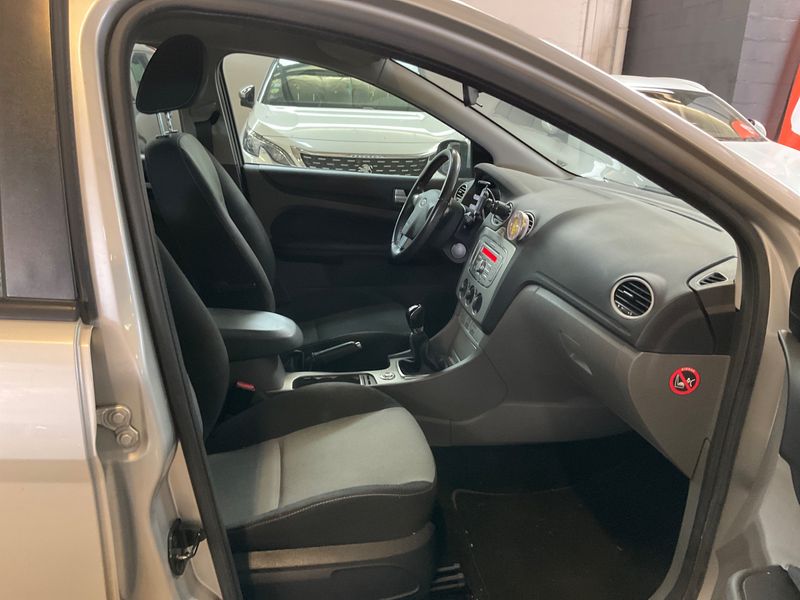 Ford Focus 1.6 Ti-VCT Sport — zdjęcie 3