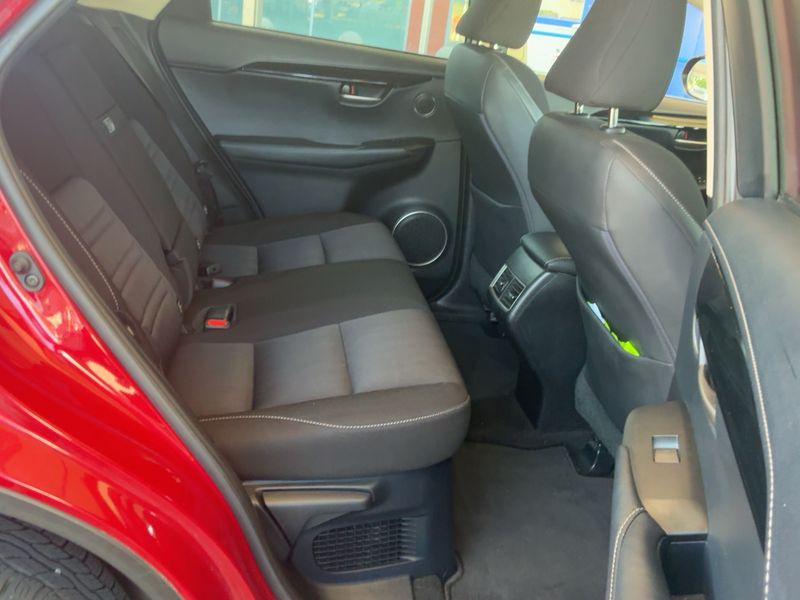 Lexus NX-Serie NX 300h Corporate 2WD — zdjęcie 14
