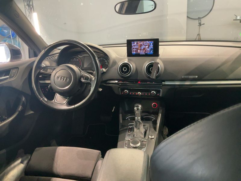 Audi A3 Sportback 1.8 TFSI quattro Ambition — zdjęcie 13