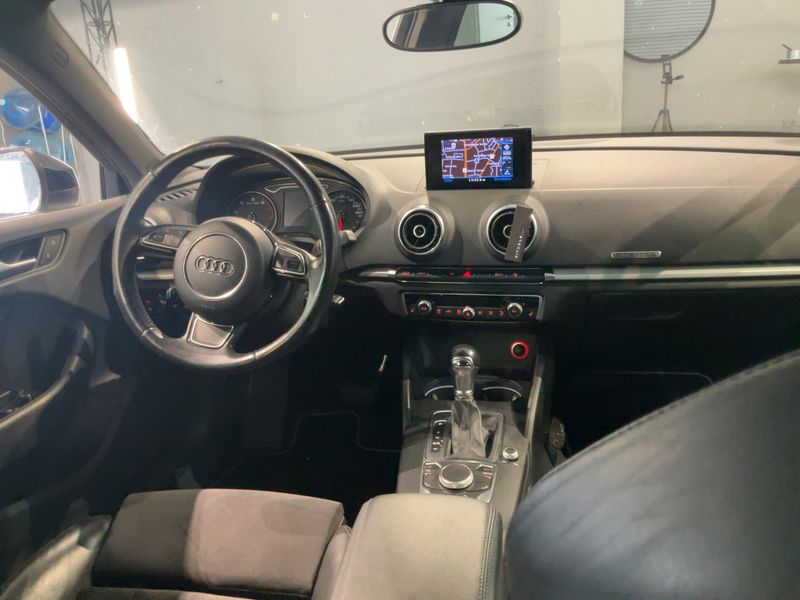 Audi A3 Sportback 1.8 TFSI quattro Ambition — zdjęcie 12
