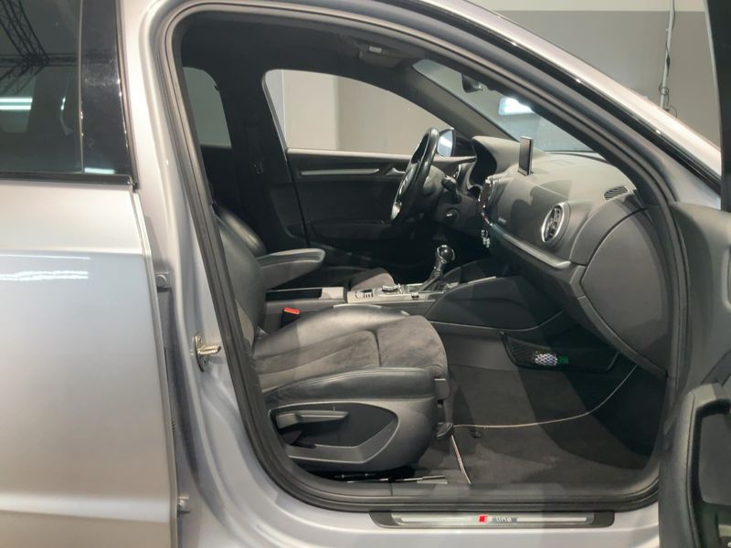 Audi A3 Sportback 1.8 TFSI quattro Ambition — zdjęcie 11