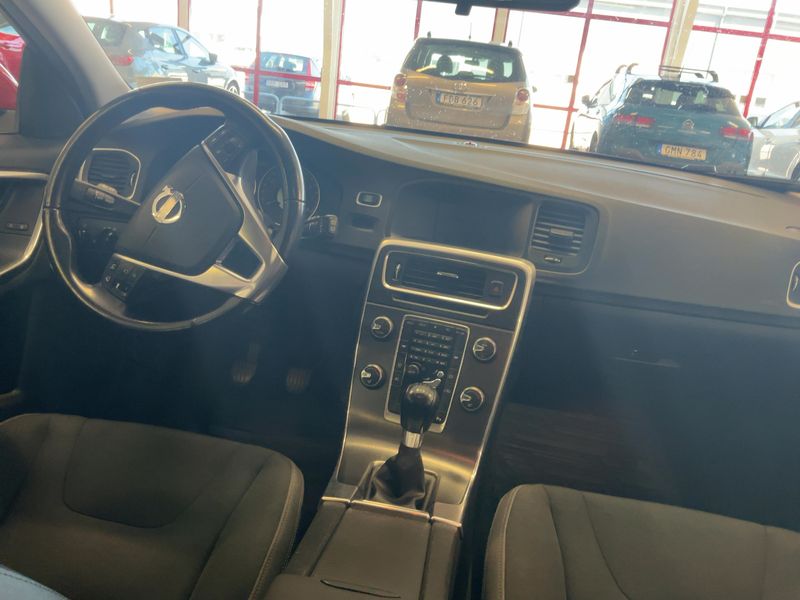 Volvo V60 1.6 T3 Momentum — zdjęcie 12
