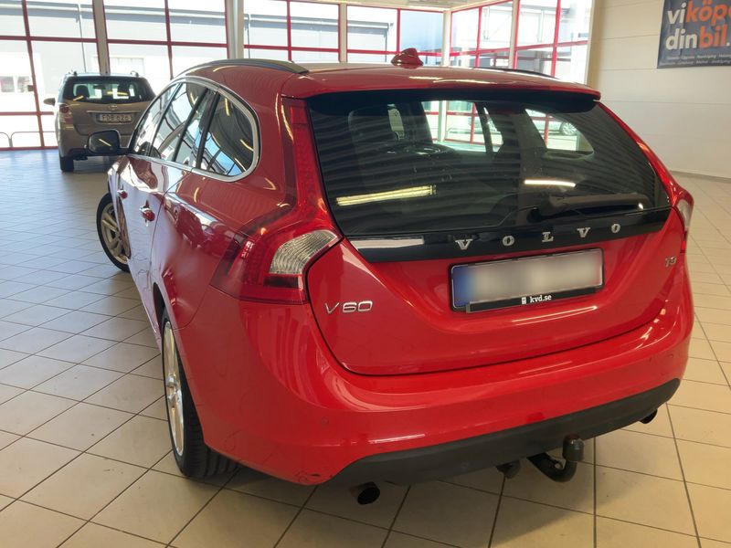 Volvo V60 1.6 T3 Momentum — zdjęcie 3