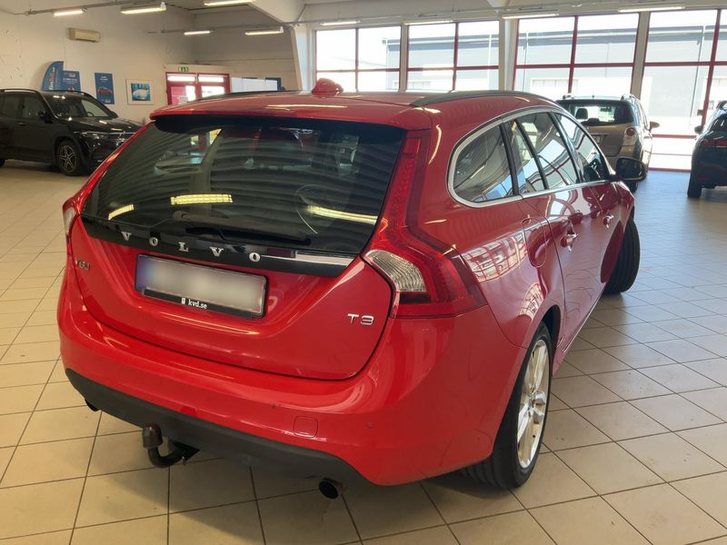 Volvo V60 1.6 T3 Momentum — zdjęcie 6