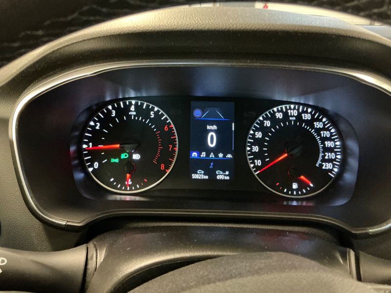 Renault Megane 1.0 TCe Business — zdjęcie 13