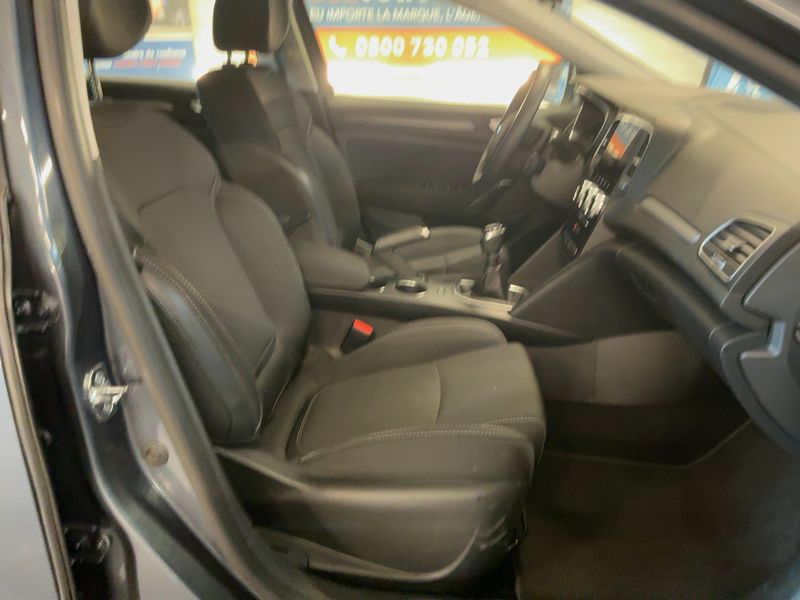 Renault Megane 1.0 TCe Business — zdjęcie 11