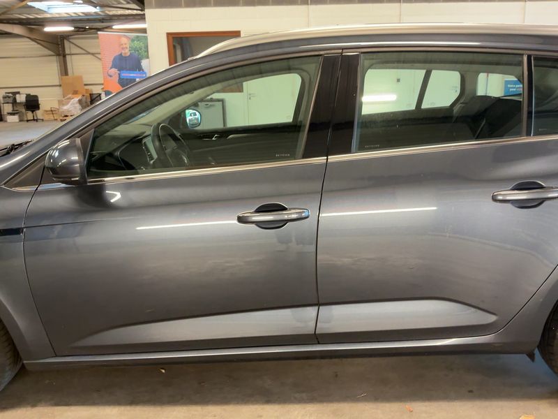 Renault Megane 1.0 TCe Business — zdjęcie 4