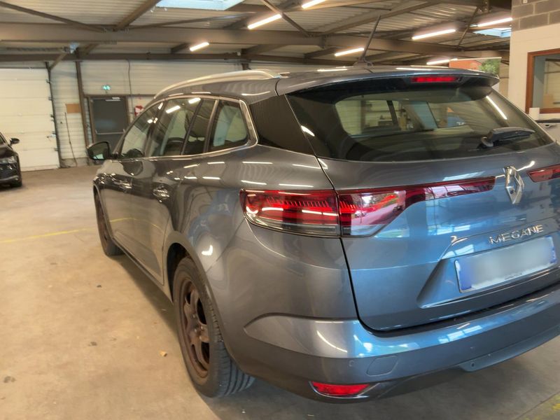 Renault Megane 1.0 TCe Business — zdjęcie 3