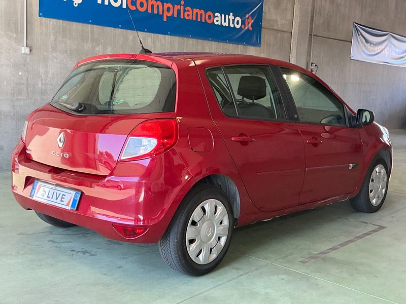 Renault Clio 1.5 dCi Authentique 2010 – снимка 2