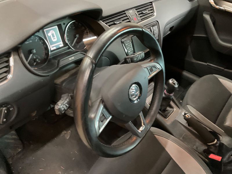 Skoda Octavia 2.0 TDI Joy 2016 – снимка 28