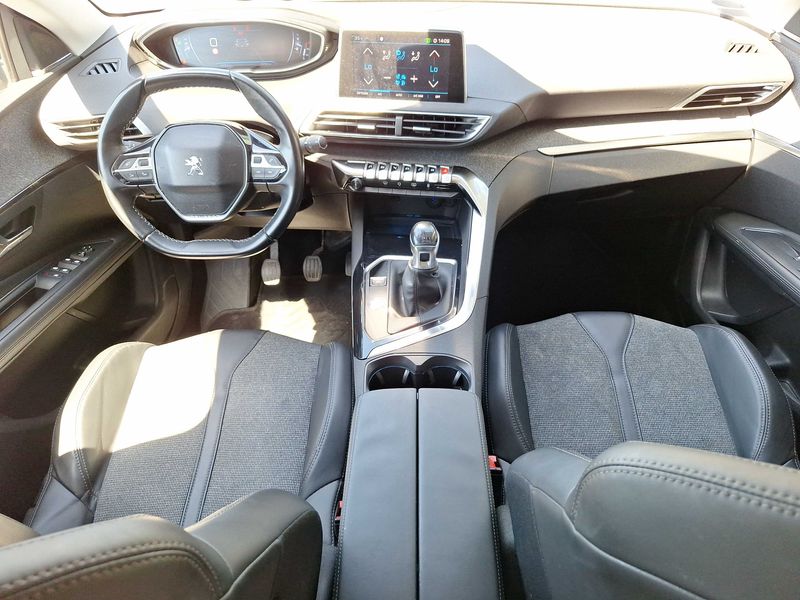 Peugeot 3008 1.2 PureTech Allure — zdjęcie 11
