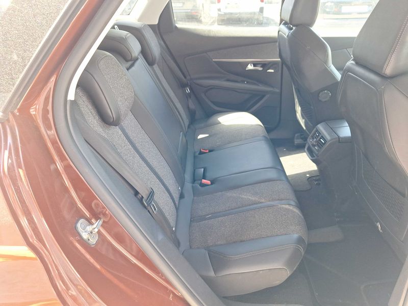 Peugeot 3008 1.2 PureTech Allure — zdjęcie 14