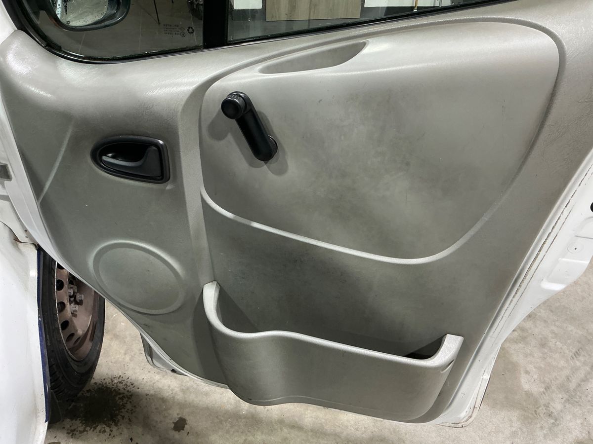 Renault Trafic 2009 — photo 43