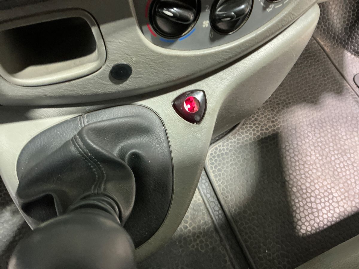 Renault Trafic 2009 — photo 52