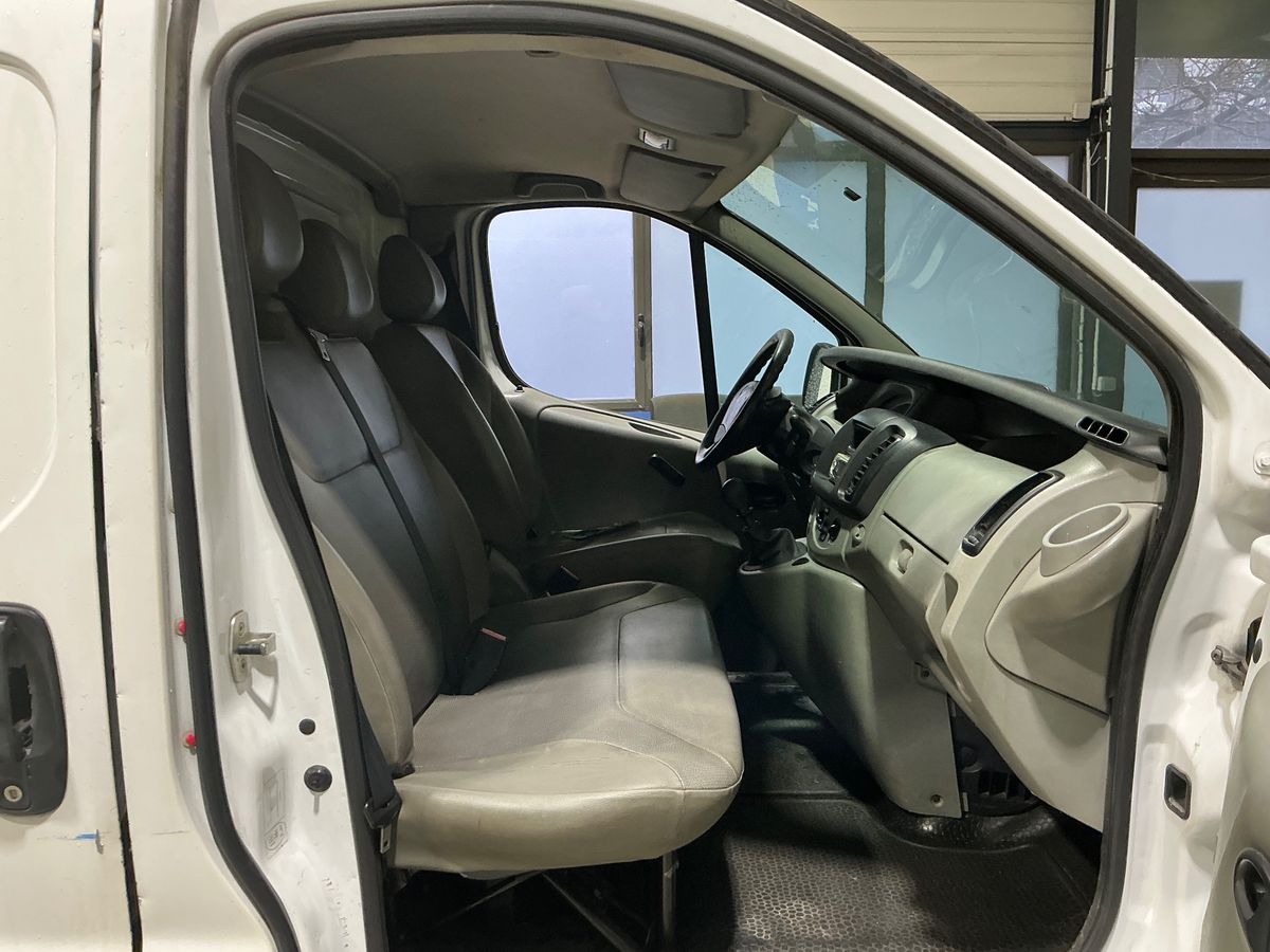 Renault Trafic 2009 — photo 18