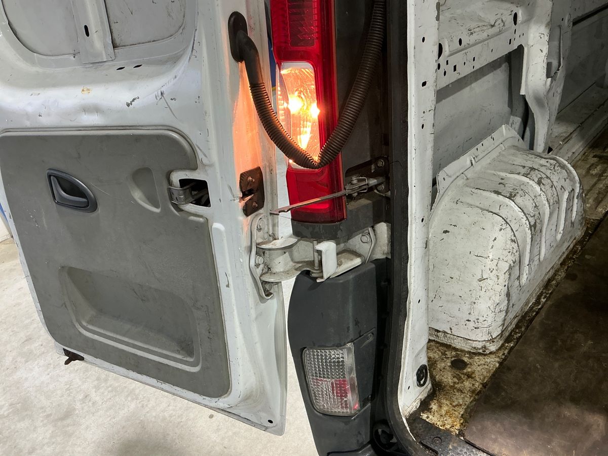 Renault Trafic 2009 — photo 45