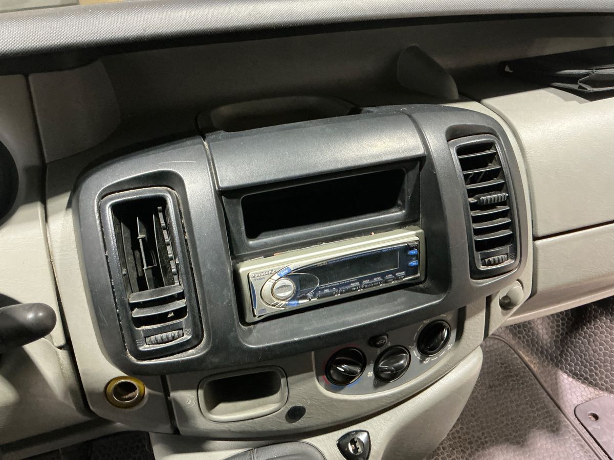 Renault Trafic 2009 — photo 53