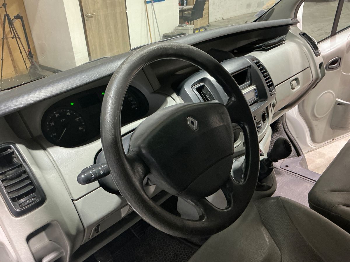 Renault Trafic 2009 — photo 51