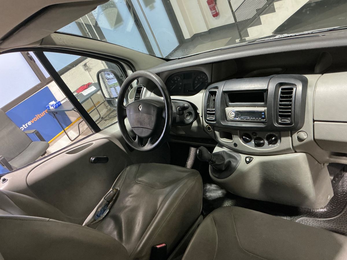 Renault Trafic 2009 — photo 17