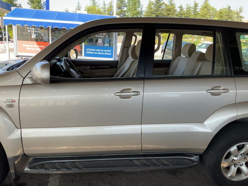 Toyota Land Cruiser 3.0 D-4D VX — zdjęcie 4
